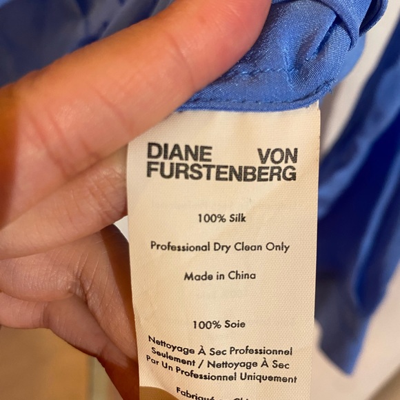 Diane Von Furstenberg Blue Wrap Top. - Picture 4 of 4